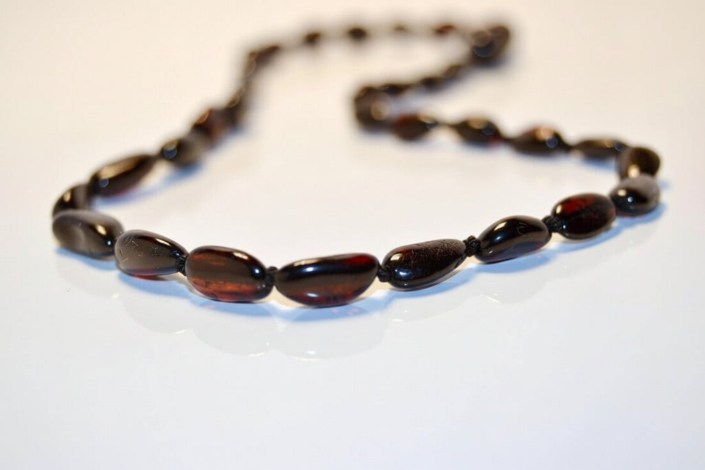 Collier en Ambre bébé perles Olives cerise noire