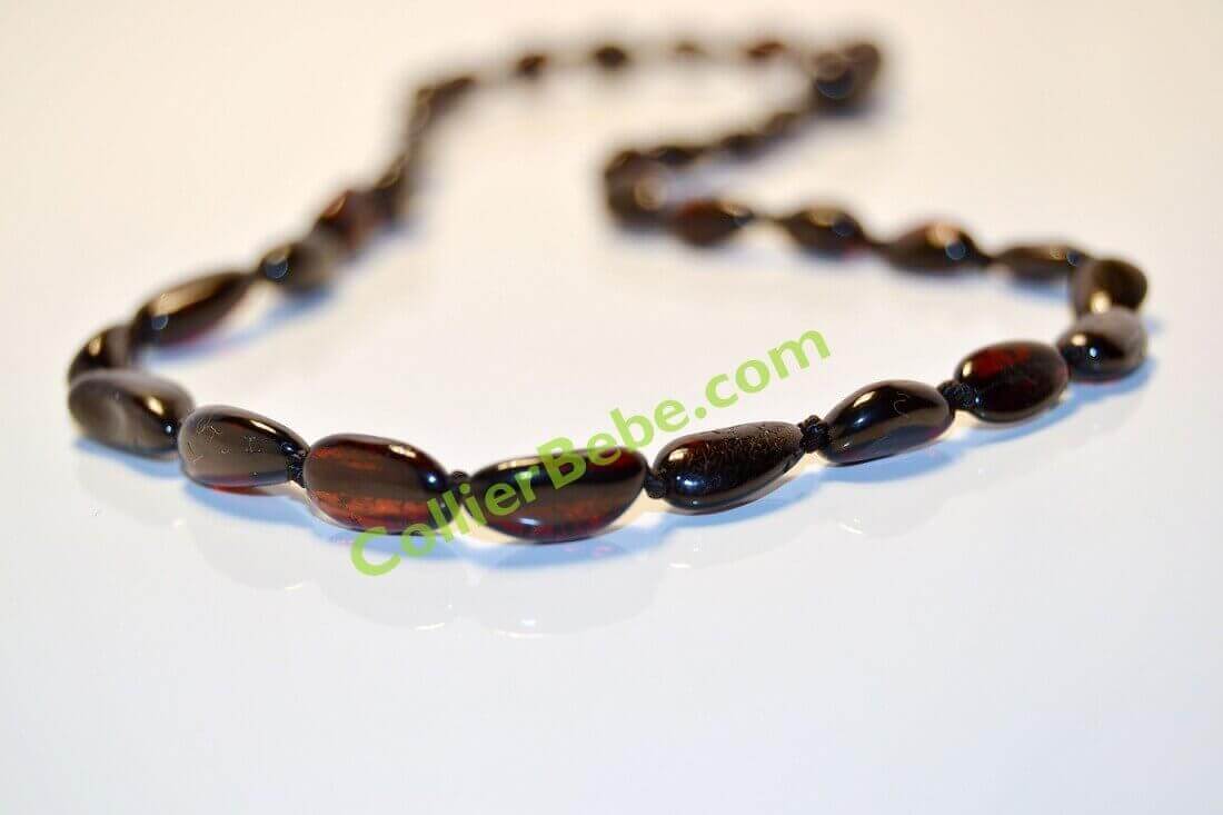 Collier en Ambre bébé perles Olives cerise noire