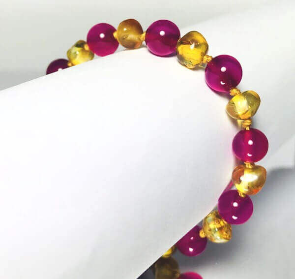 Bracelet bébé en Ambre Citron et Agate fuchsia