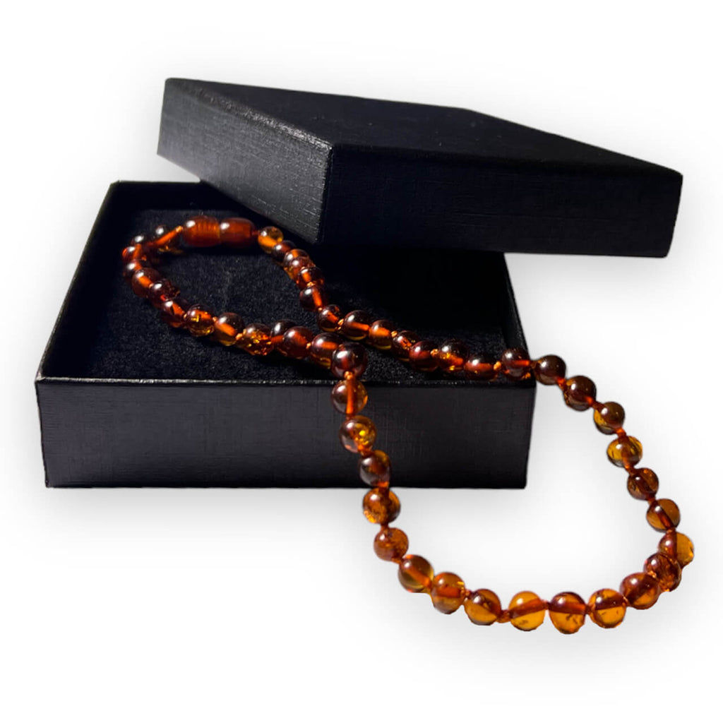 Collier femme 45 cm en Ambre Caramel dans un écrin noir